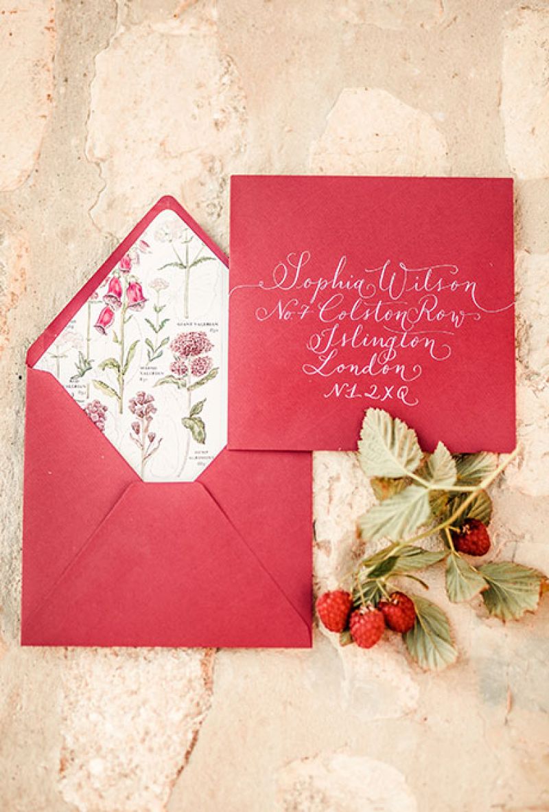  Invitatii de nunta formale in rosu si alb decorate cu flori