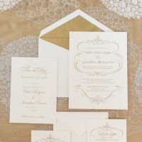  Invitatii de nunta albe cu detalii aurii