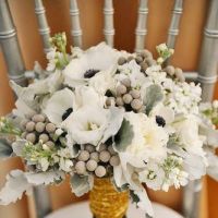 Trend alert pentru nuntile de iarna: Buchete de mireasa cu gri si argintiu