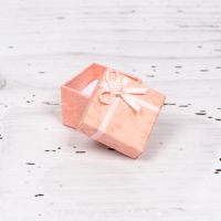 Cutiuta cadou roz pentru cercei