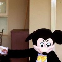 Viral: Cerere in casatorie inedita din partea lui Mickey Mouse