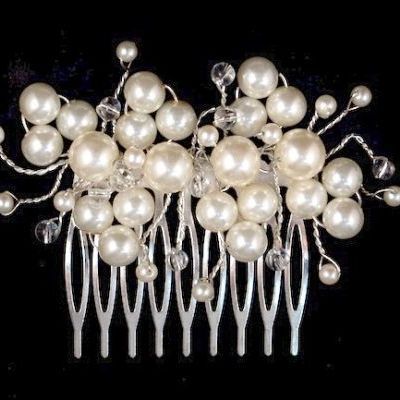 Castiga un pieptan din perle made with SVAROWSKI ELEMENTS oferit de Tria Alfa
