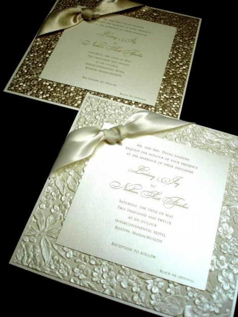  Invitatii de nunta albe cu detalii aurii