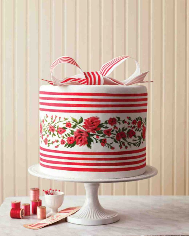 Wedding Cake With Marsala Roses Palmiye
