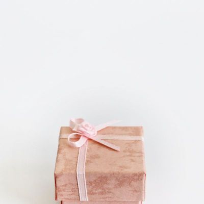 Cutiuta cadou roz pentru cercei