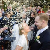 5 ponturi importante pentru fotografiile de nunta cu confetti