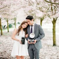 Fotografii de logodna romantice cu ciresi infloriti