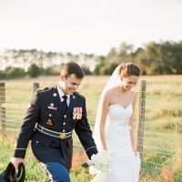  Fotografii de nunta cu miri in uniforma militara