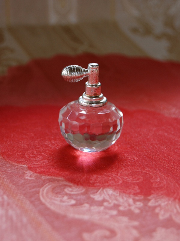 Figurina sticla de parfum, www.cherryaccessories.ro, 2 Ron